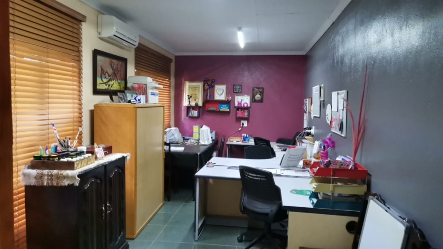 4 Bedroom Property for Sale in Oos Einde North West